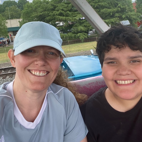 Meet your Posher, Courtney - Picture 5 of 5